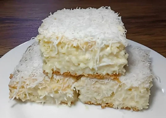 Bolo de coco gelado