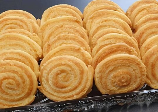 Biscoito salgado de queijo crocante