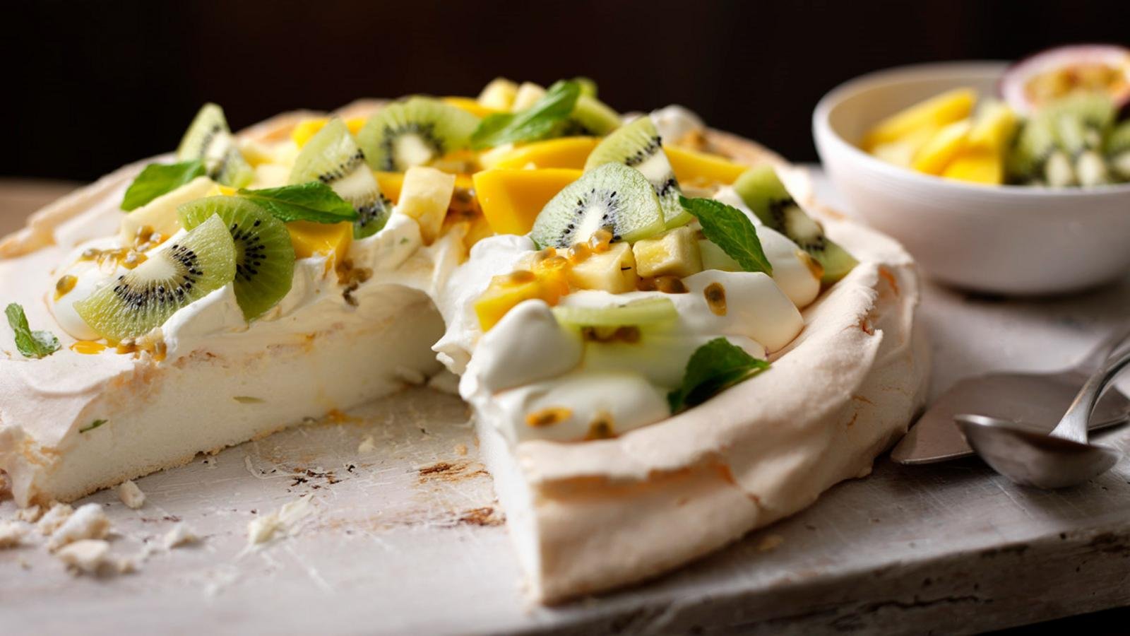 Pavlova Tropical